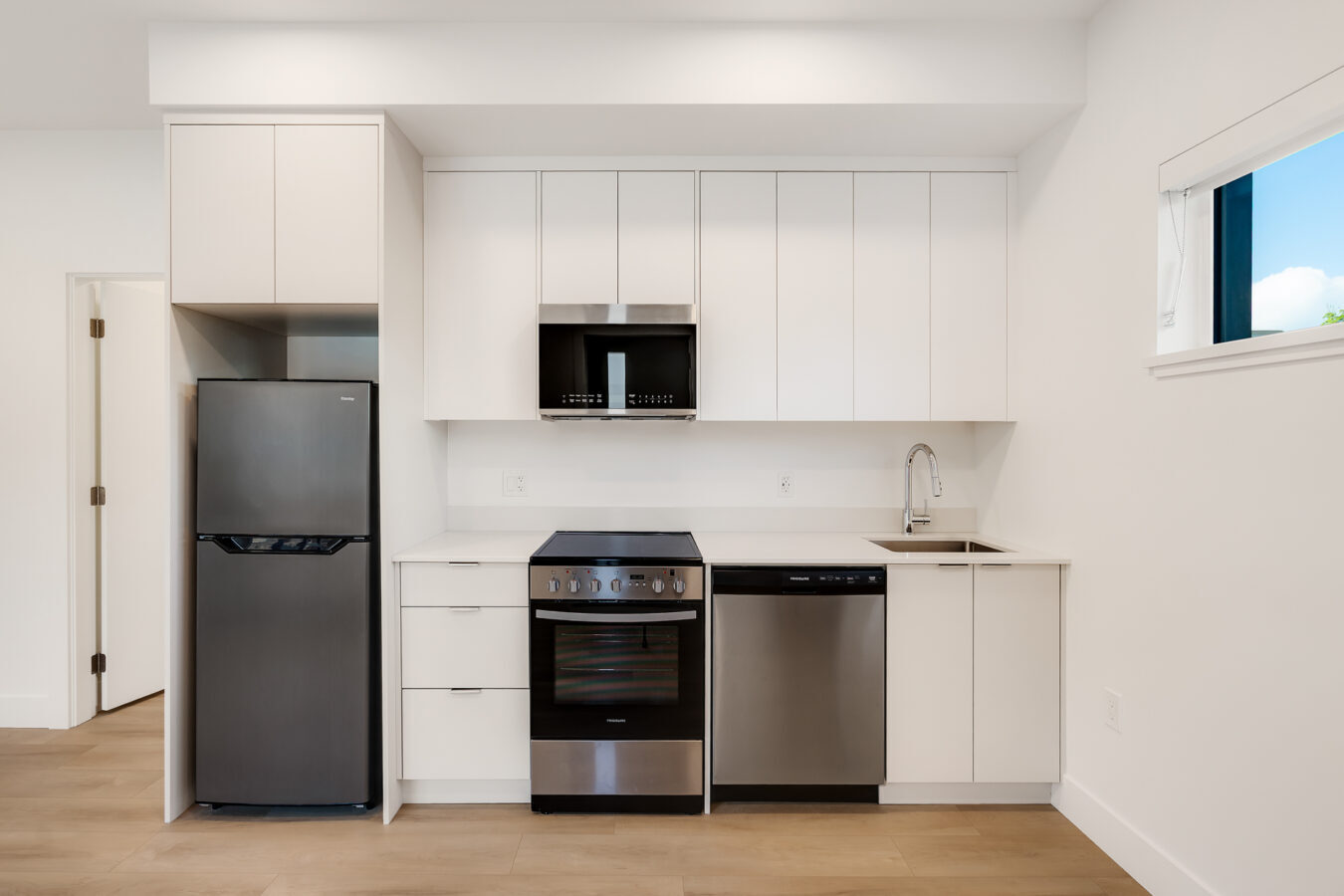 Raven Apartments - Photo 12