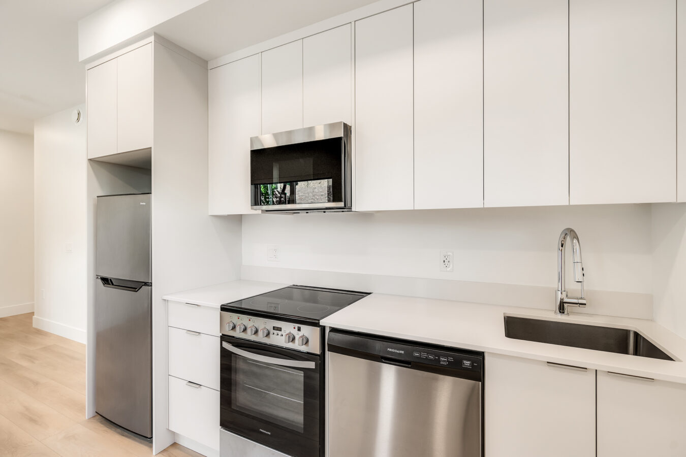 Raven Apartments - Photo 14