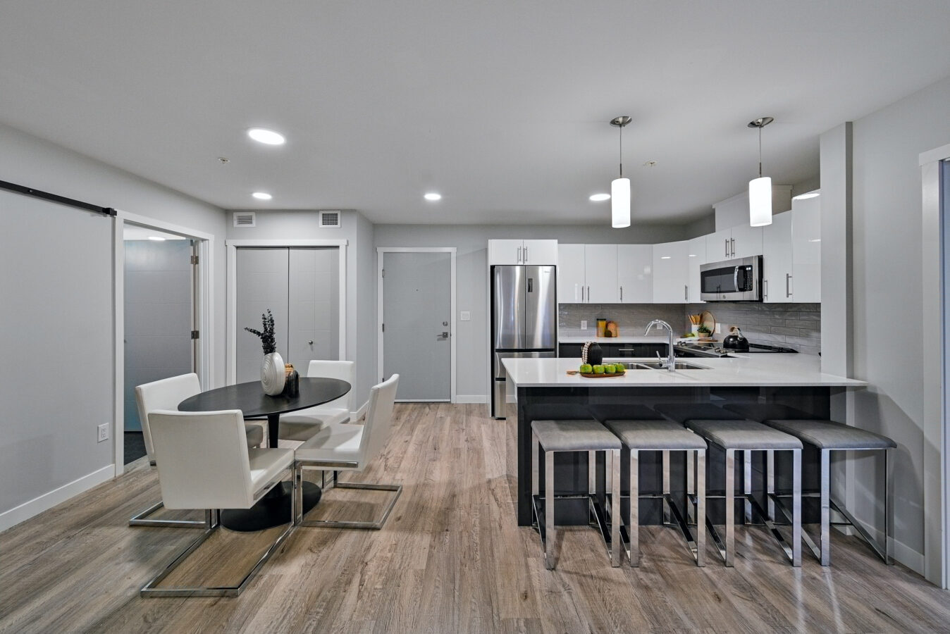The Bravado Apartments - Photo 4