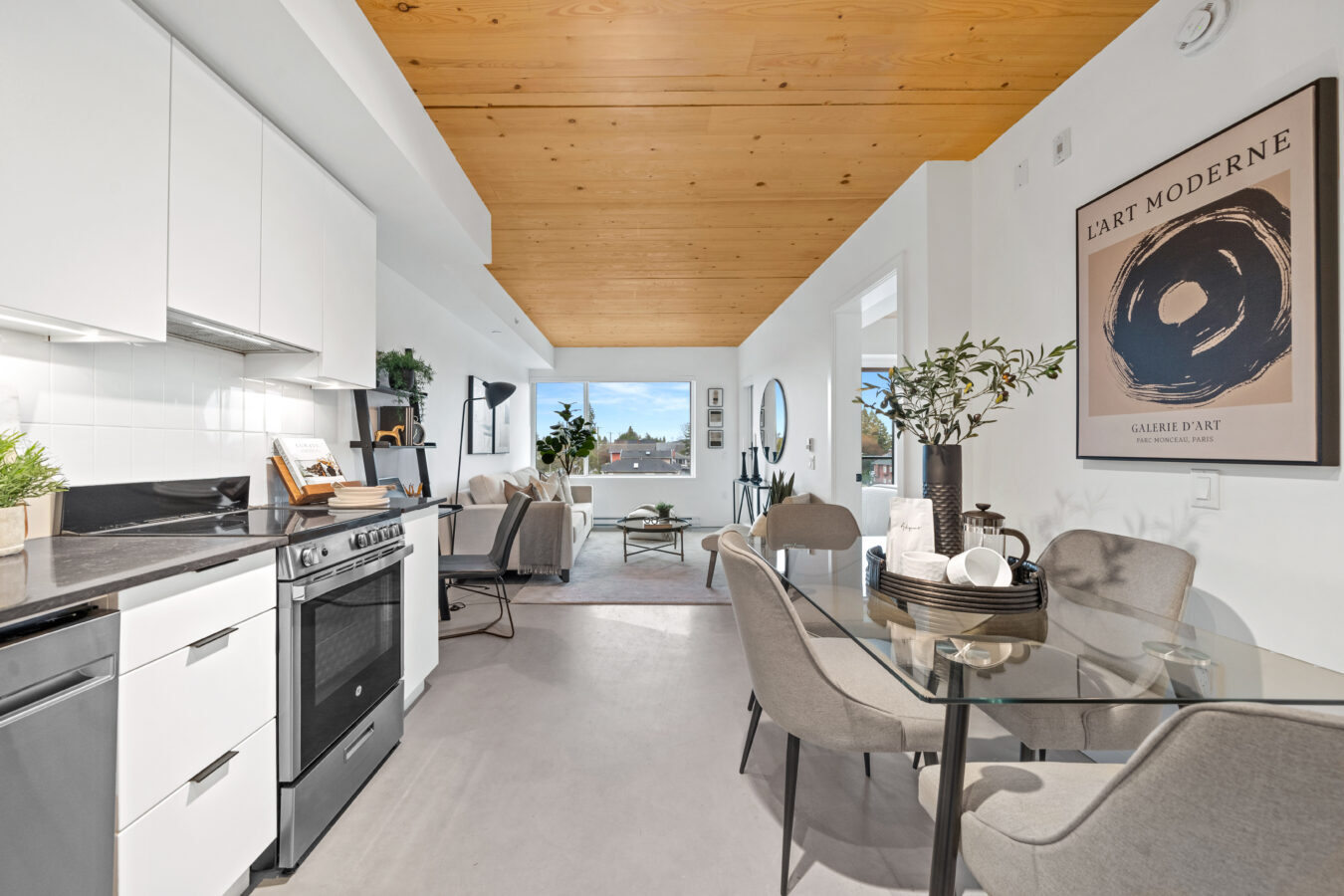 Main & 41st Apartments - Photo 3