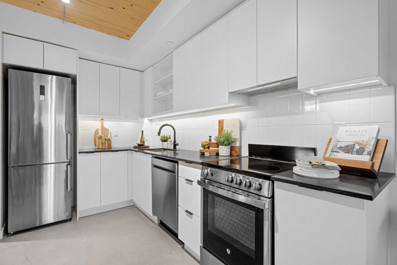 Main & 41st Apartments - Photo 5