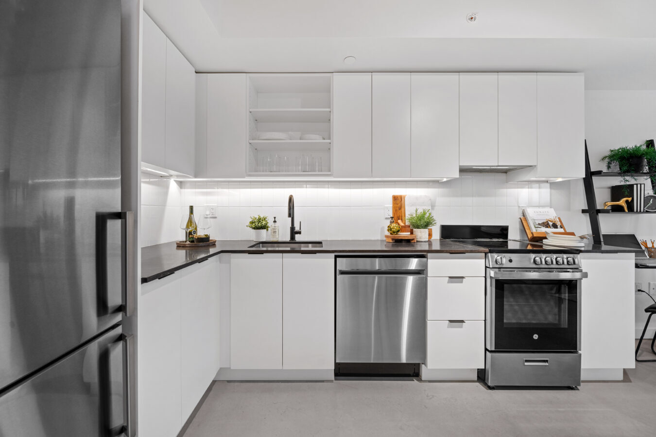 Main & 41st Apartments - Photo 6