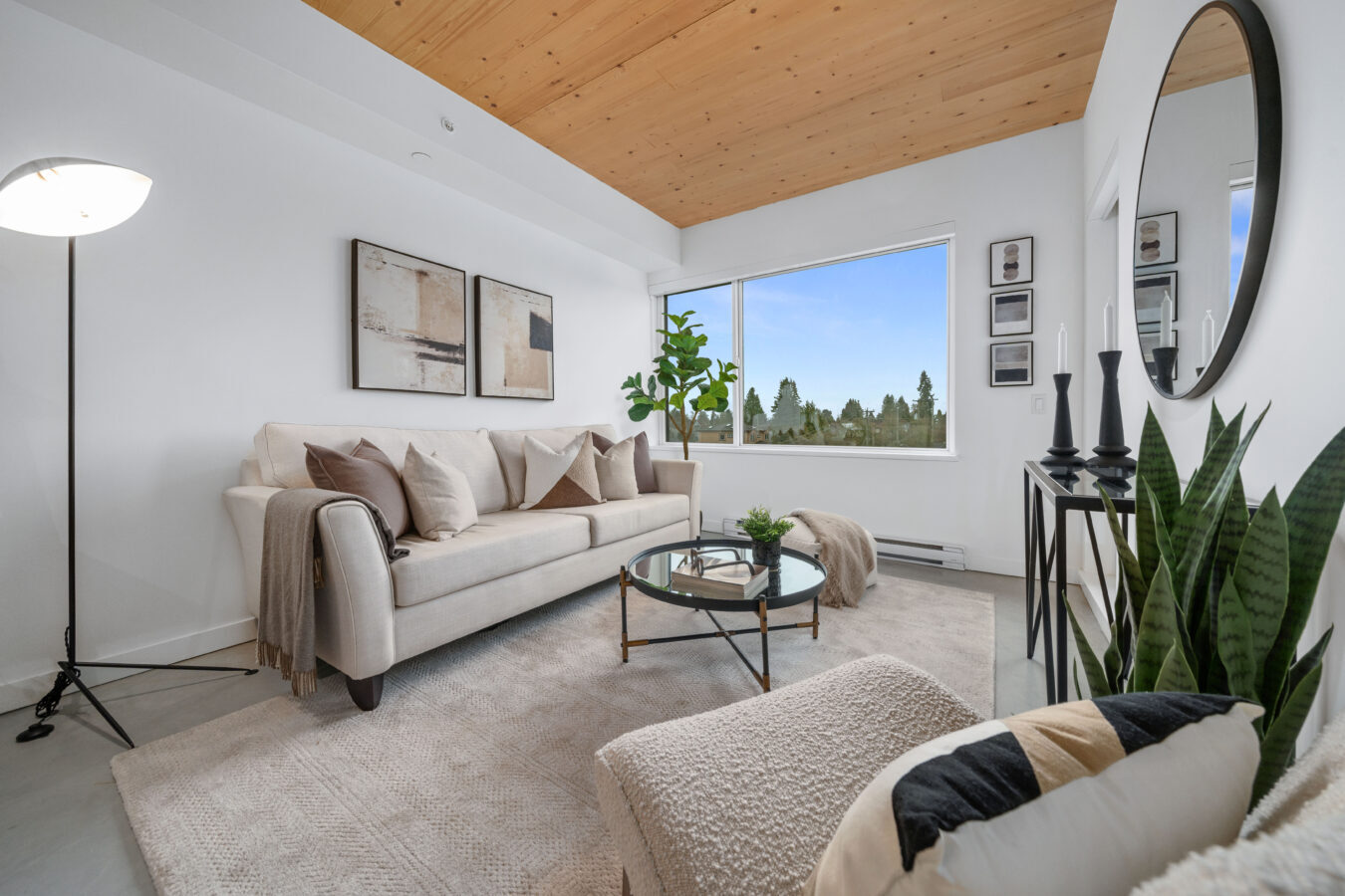 Main & 41st Apartments - Photo 14