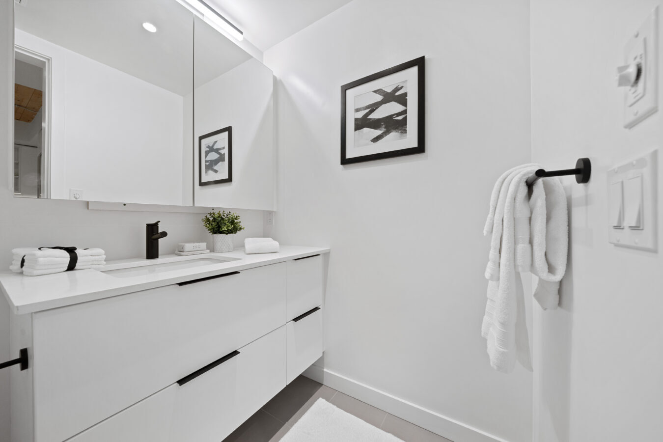 Main & 41st Apartments - Photo 21