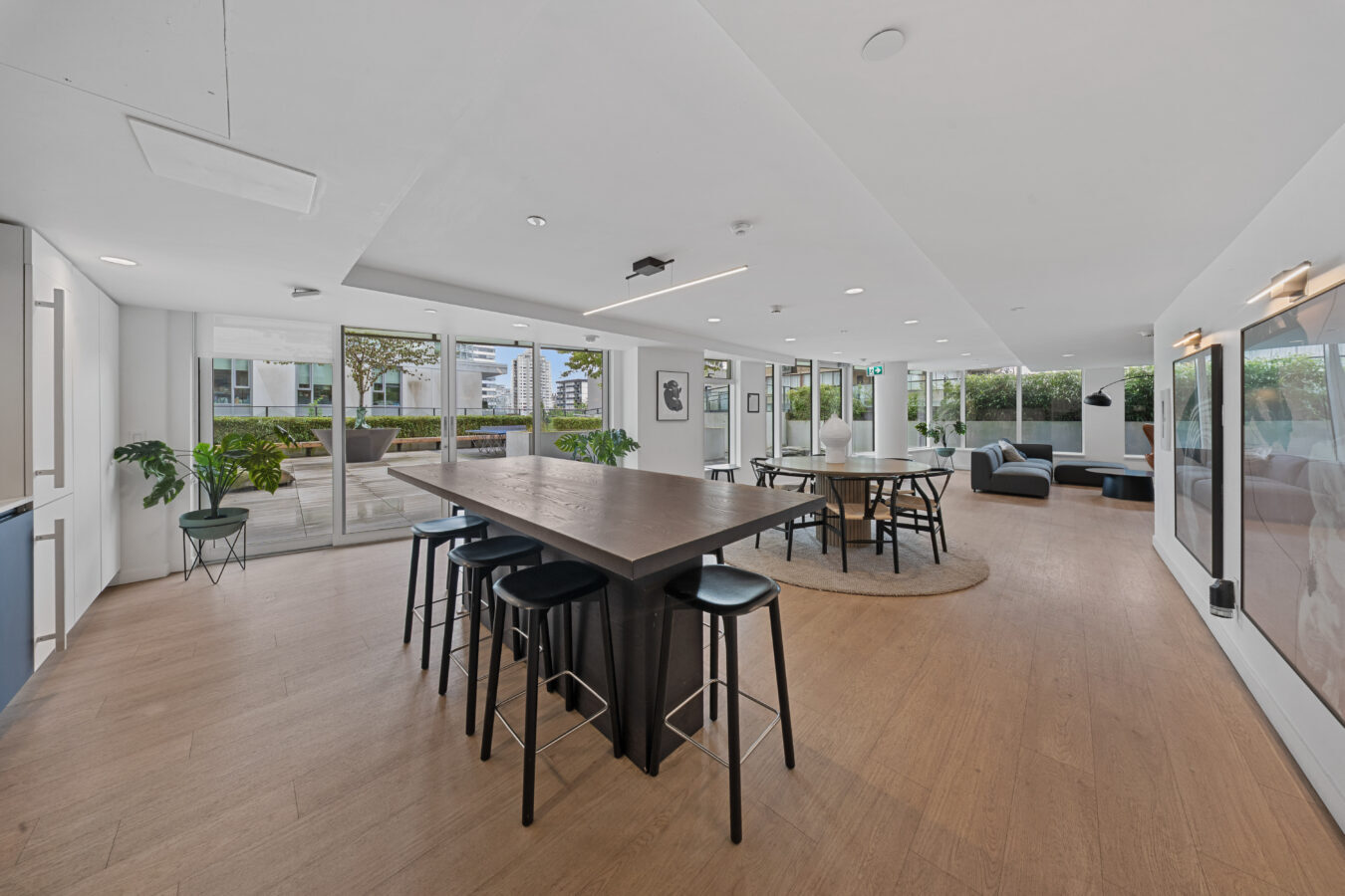 Zephyr Apartments - Photo 5
