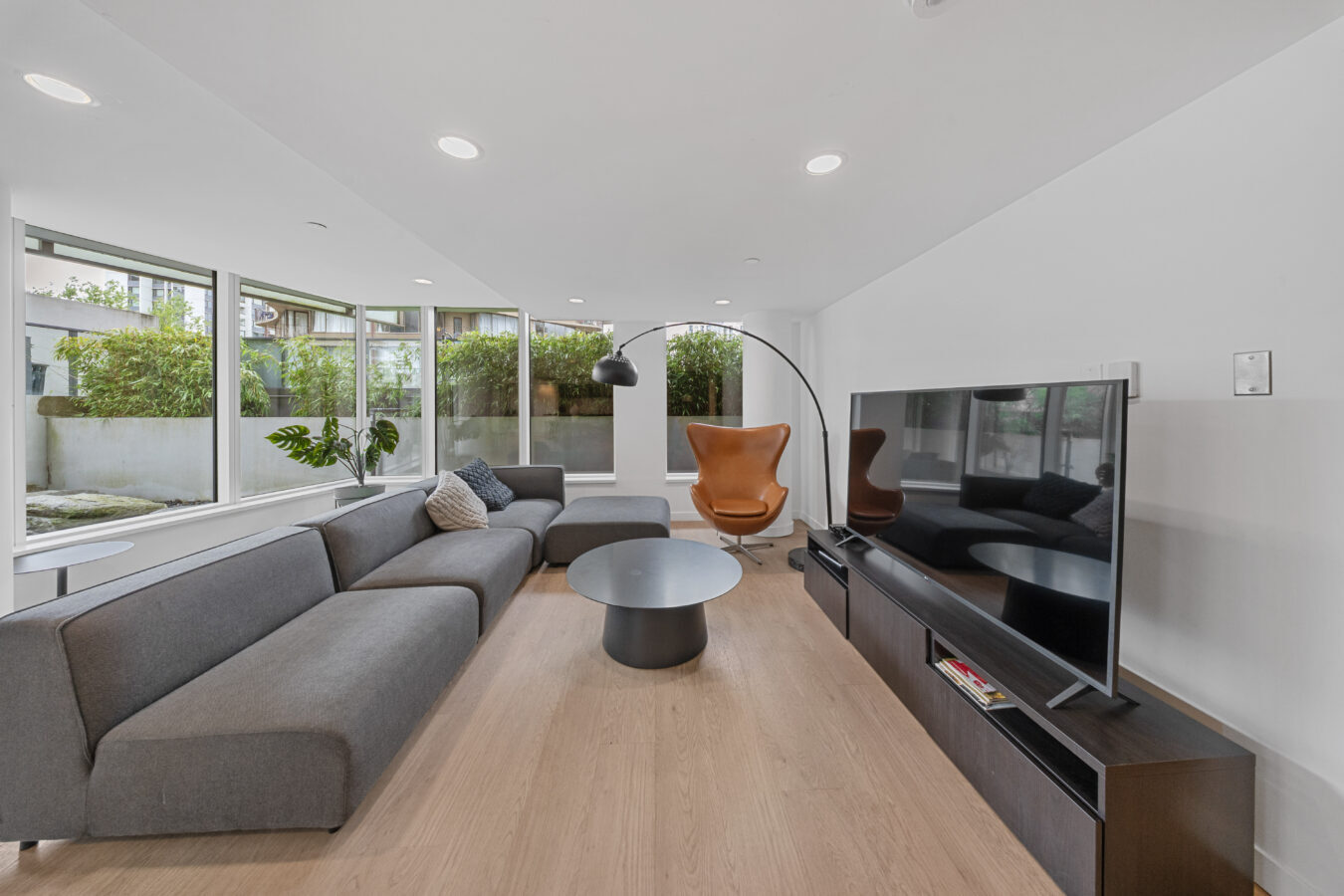 Zephyr Apartments - Photo 6