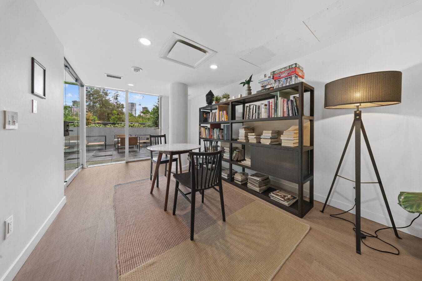 Zephyr Apartments - Photo 11