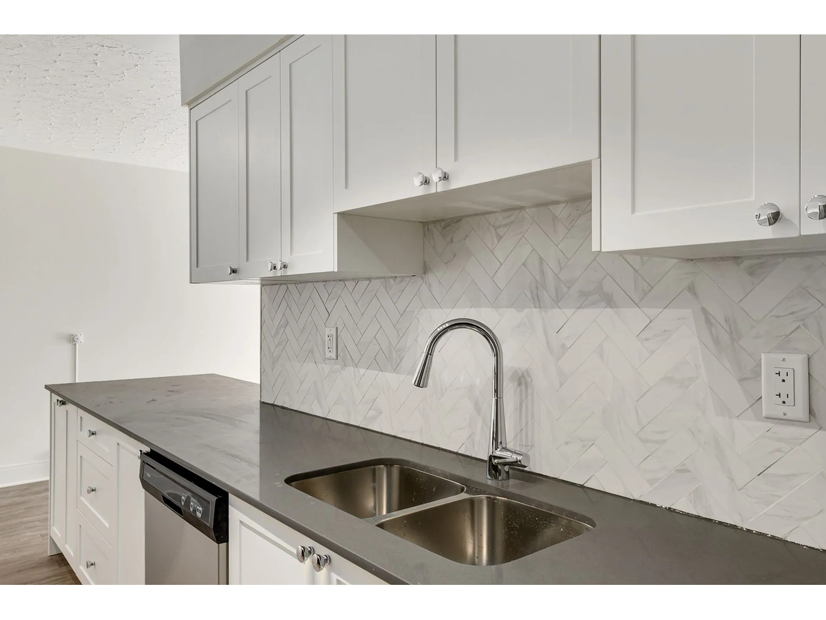 Fraser Tolmie Apartments - Photo 11