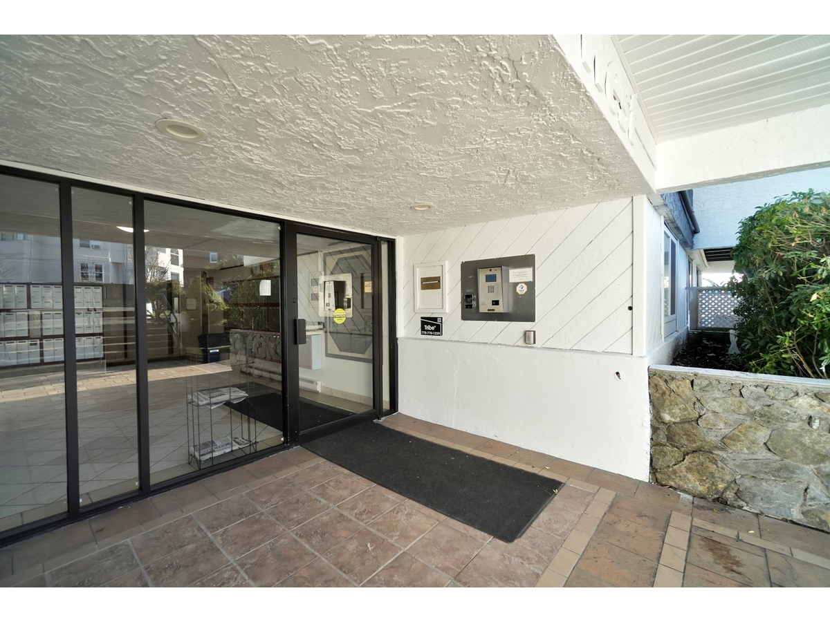 55 Bay St - Photo 2