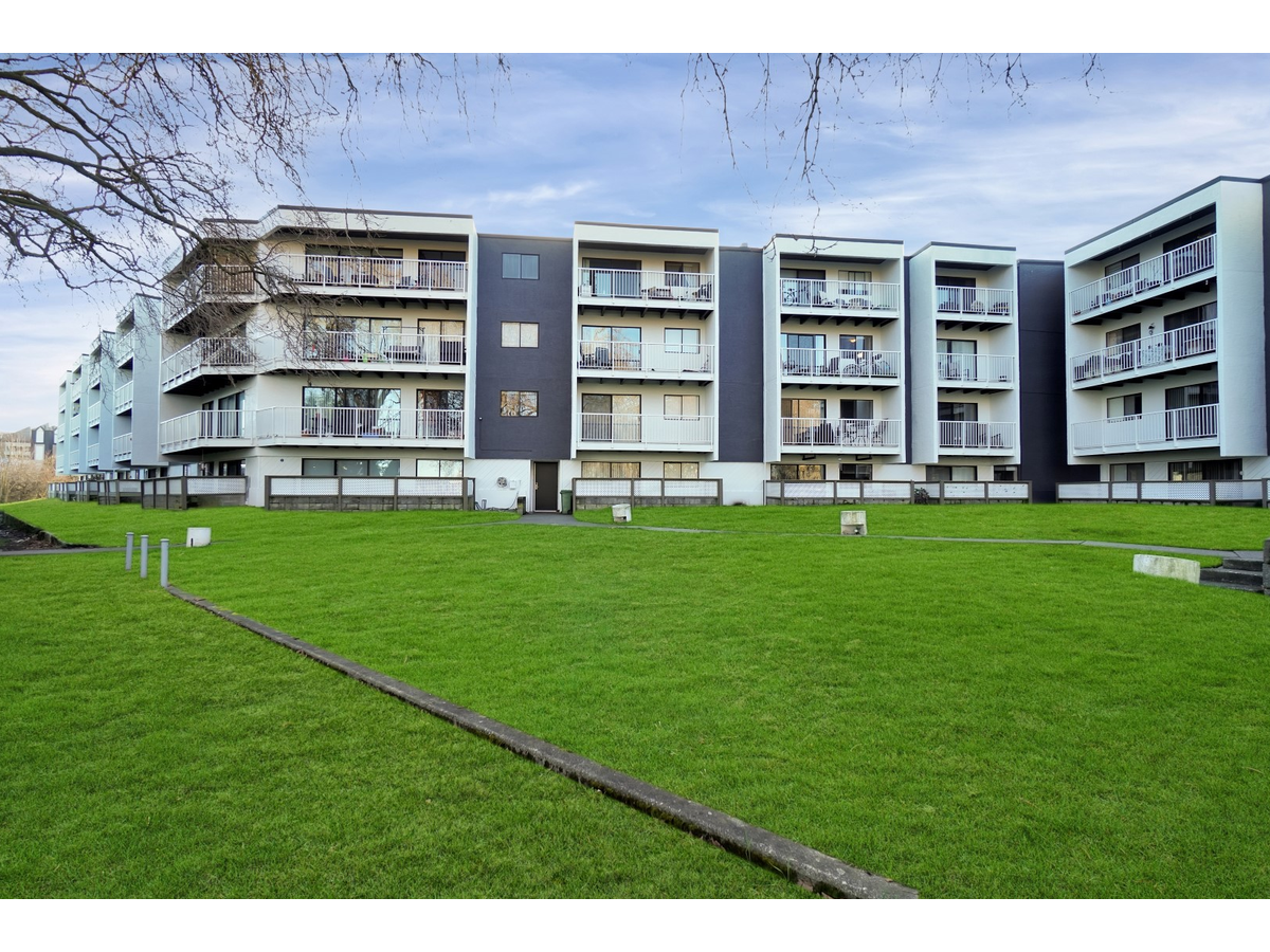 55 Bay St - Photo 3