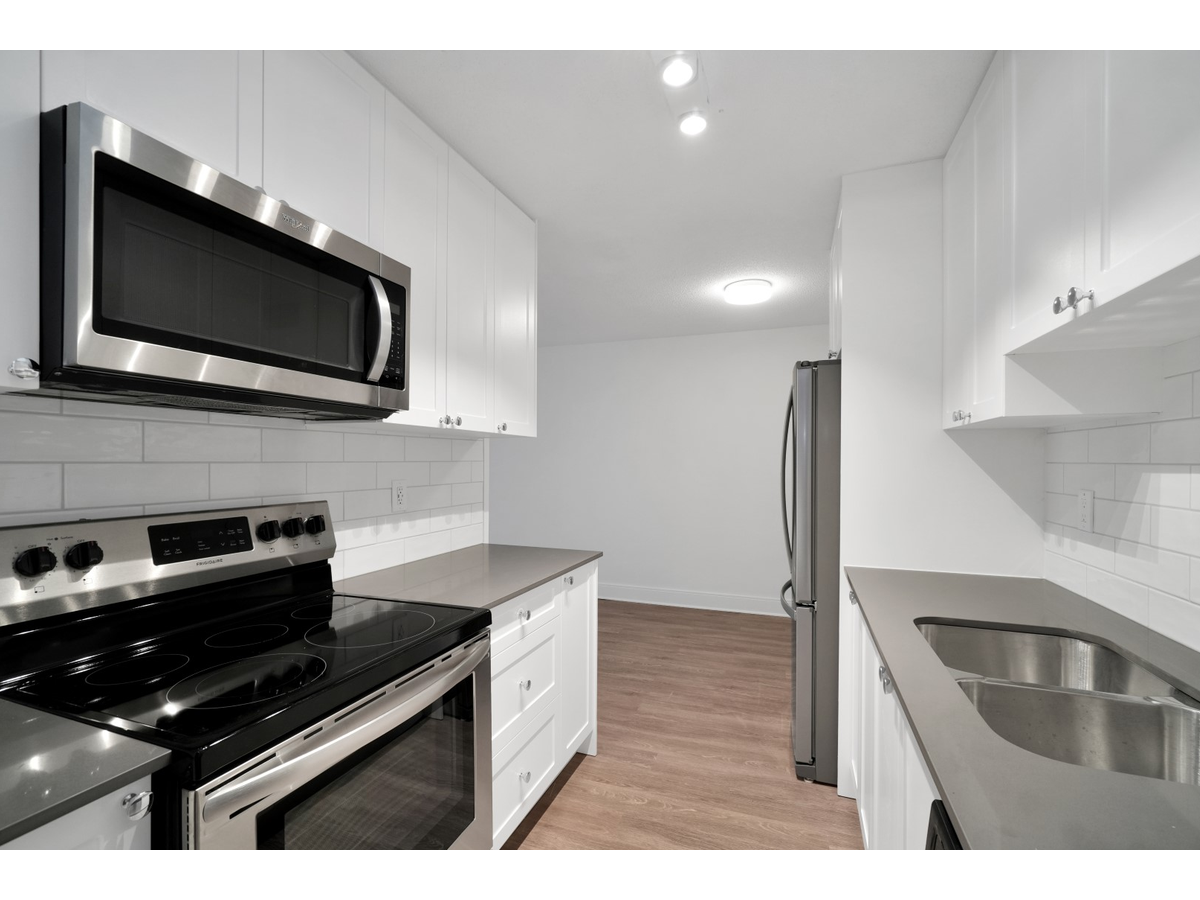 3255 Cook St - Photo 7