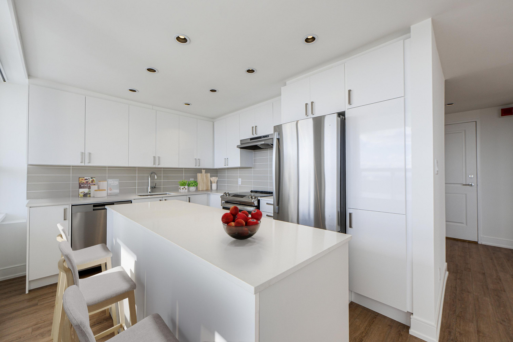 The Kingsview - Photo 3