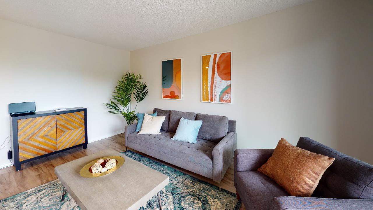 860 Blackthorne - Photo 3