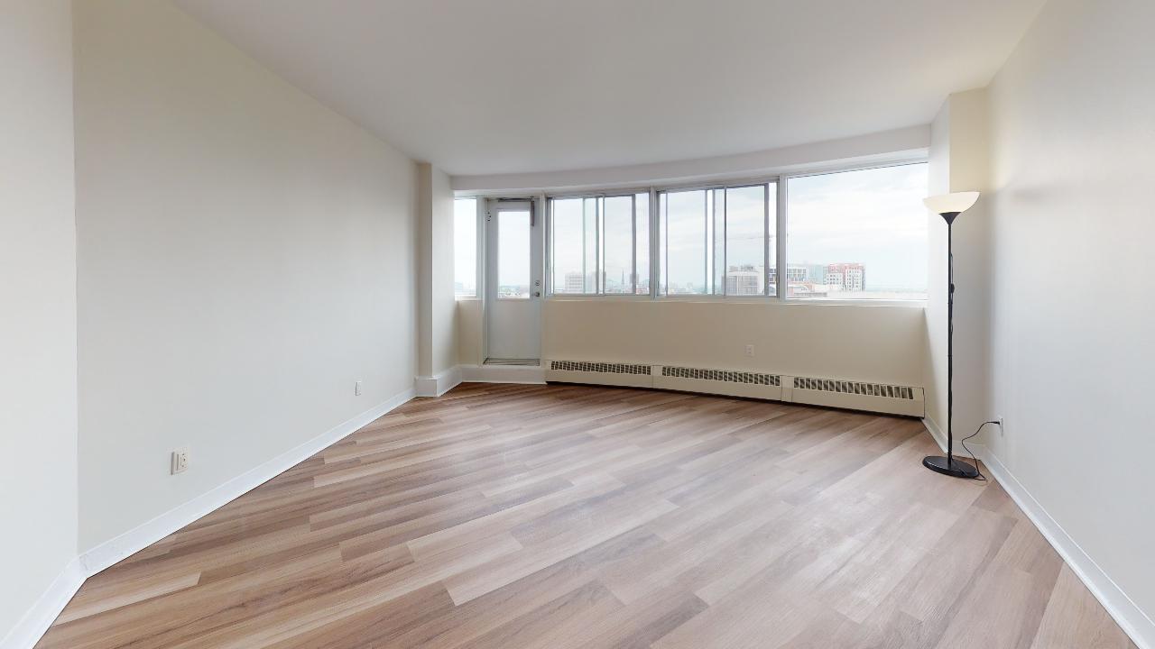 235 Sherbrooke - Photo 3