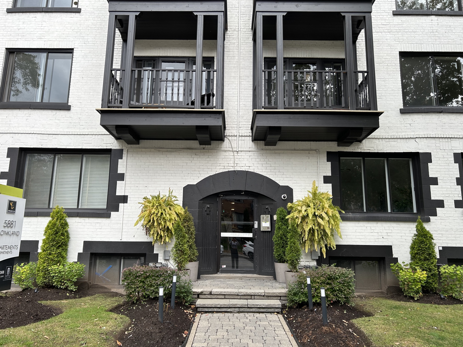 5881 Monkland - Photo 10