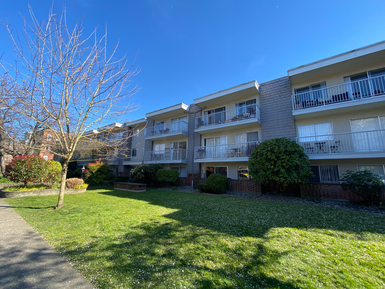 2040 York - Photo 10