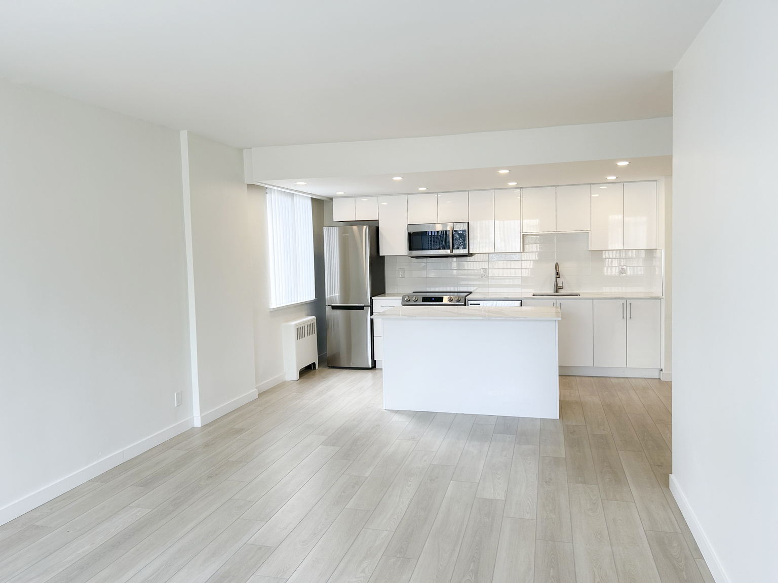 855 Jervis - Photo 3