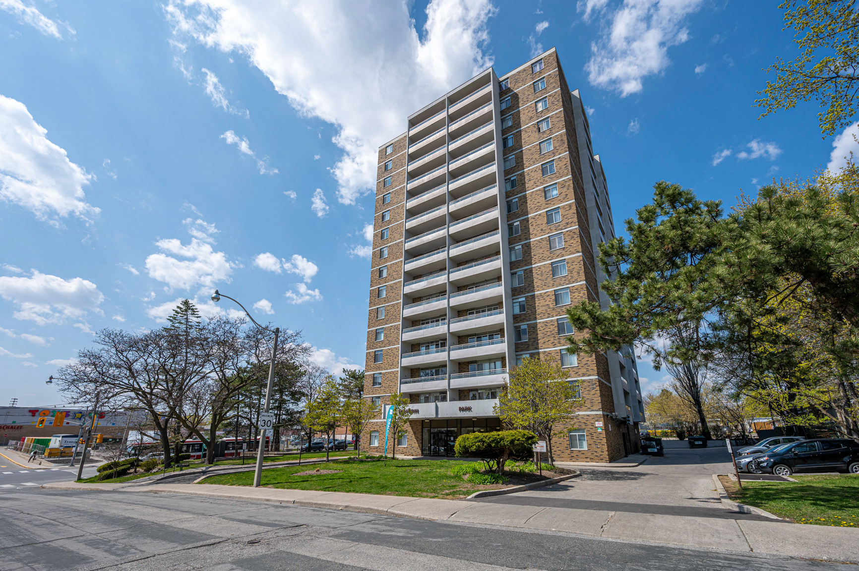 919 Dufferin - Photo 8