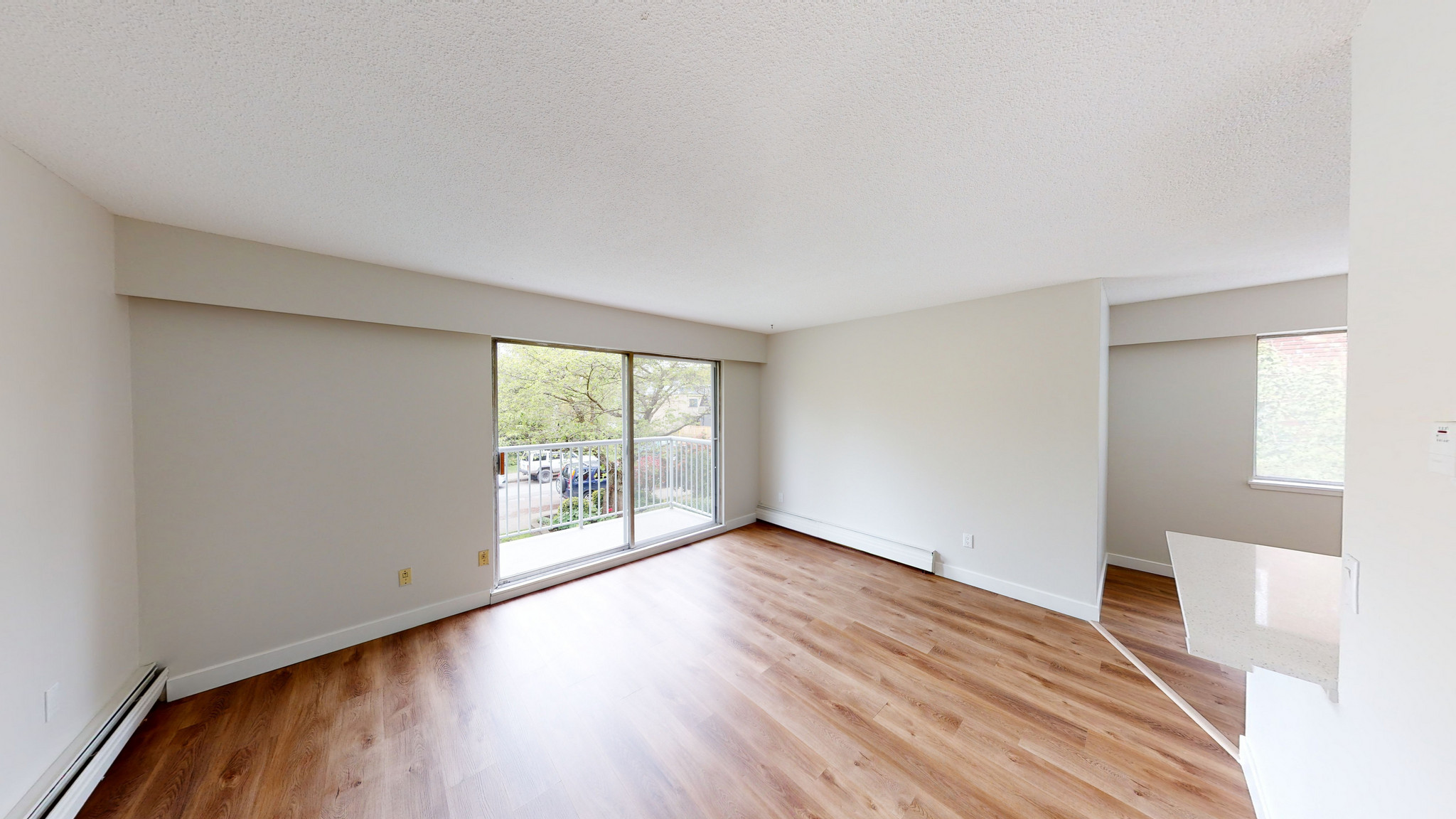 2040 York - Photo 4