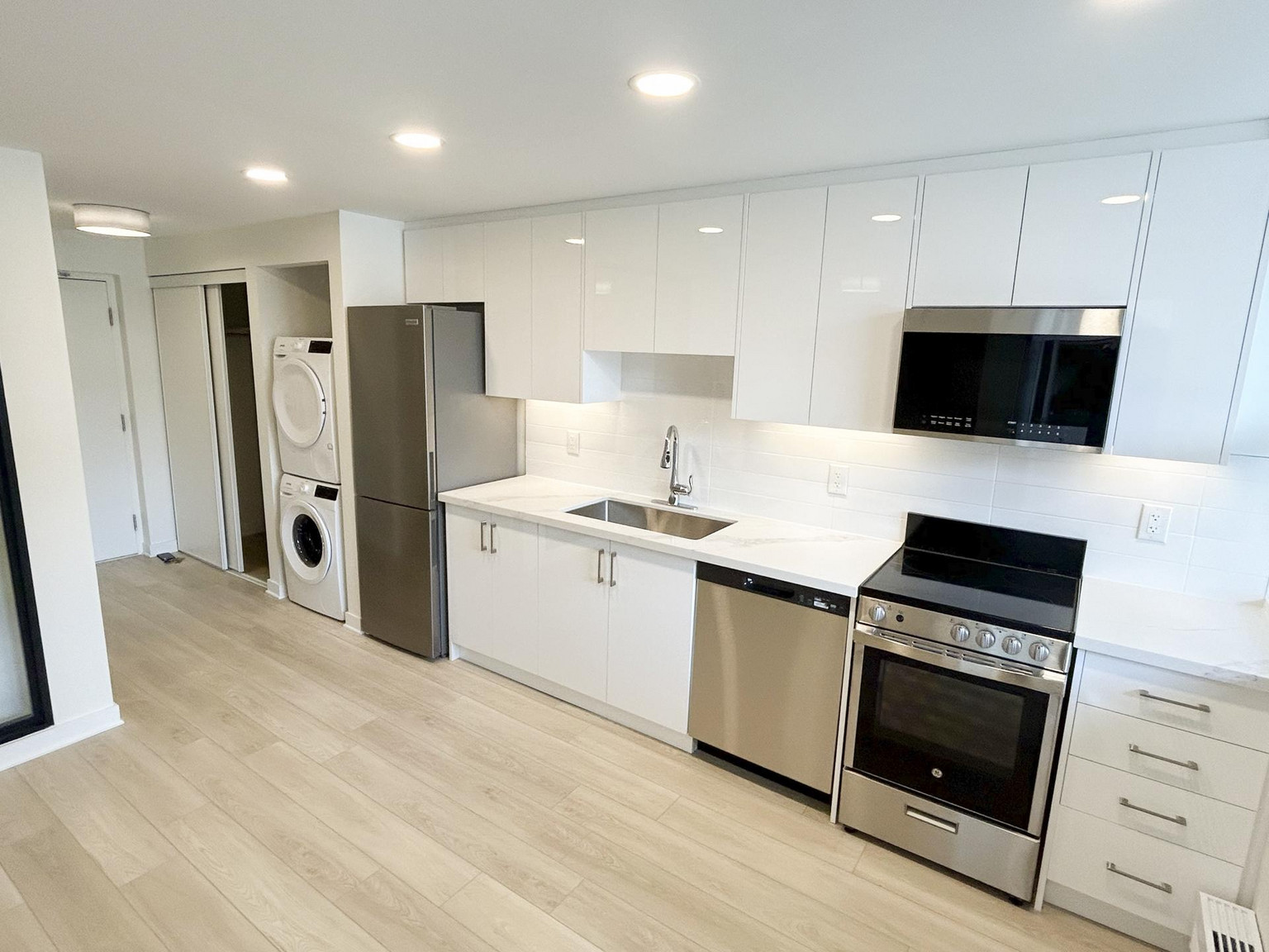 920 Inverhouse - Photo 3