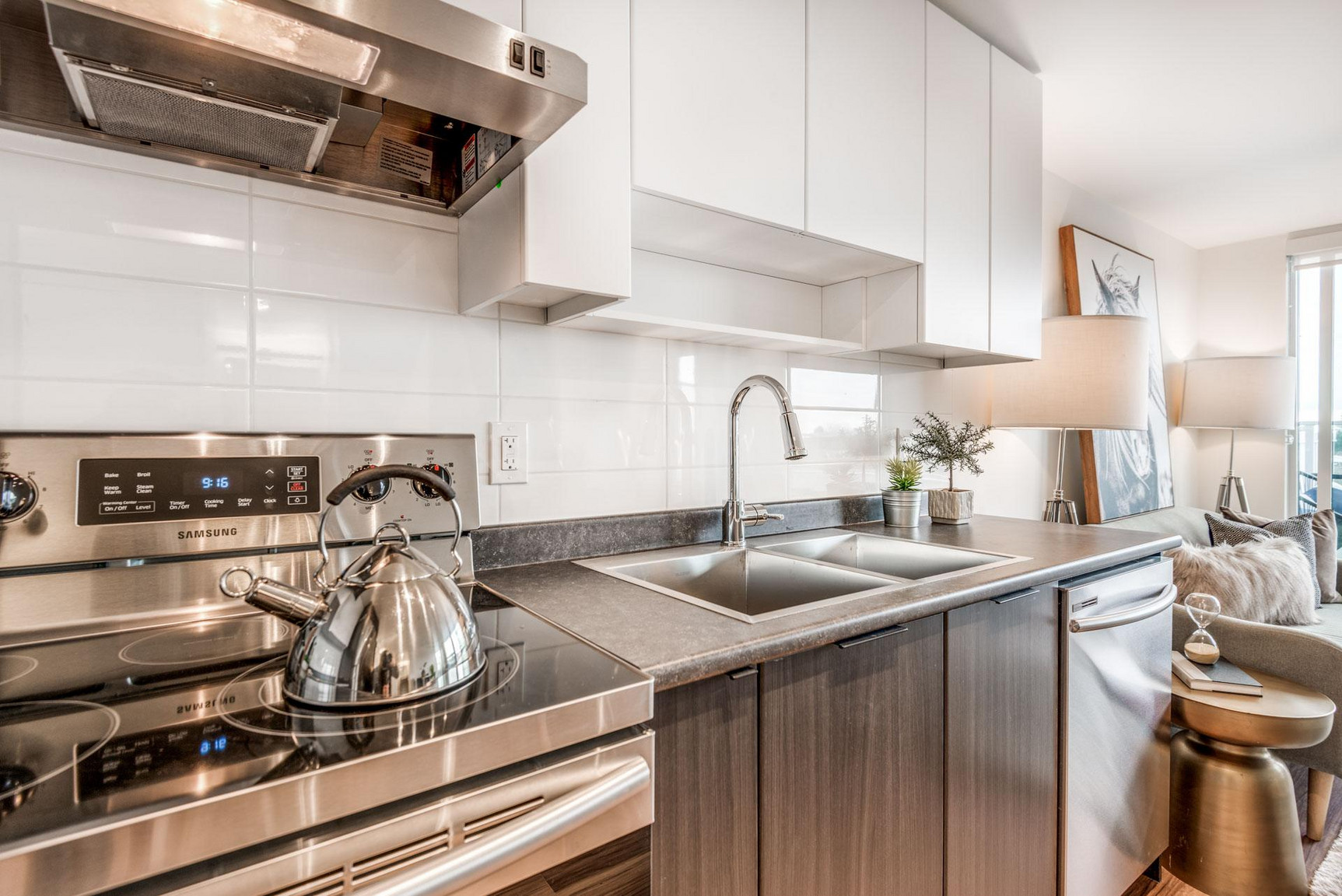 3583 Kingsway - Photo 2