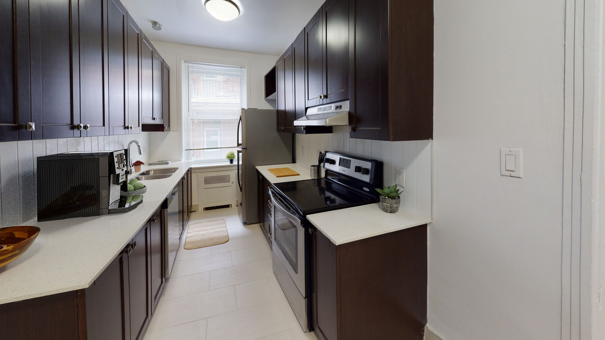 King Edward Avenue - Photo 4
