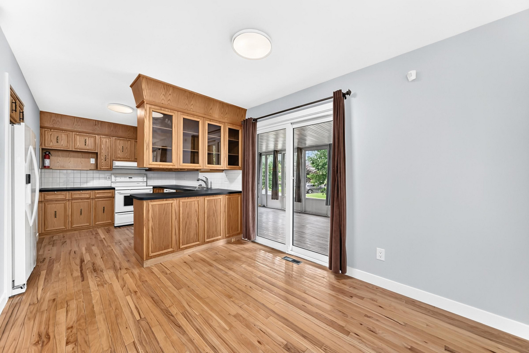 64 Riverton Avenue - 1 - Photo 3