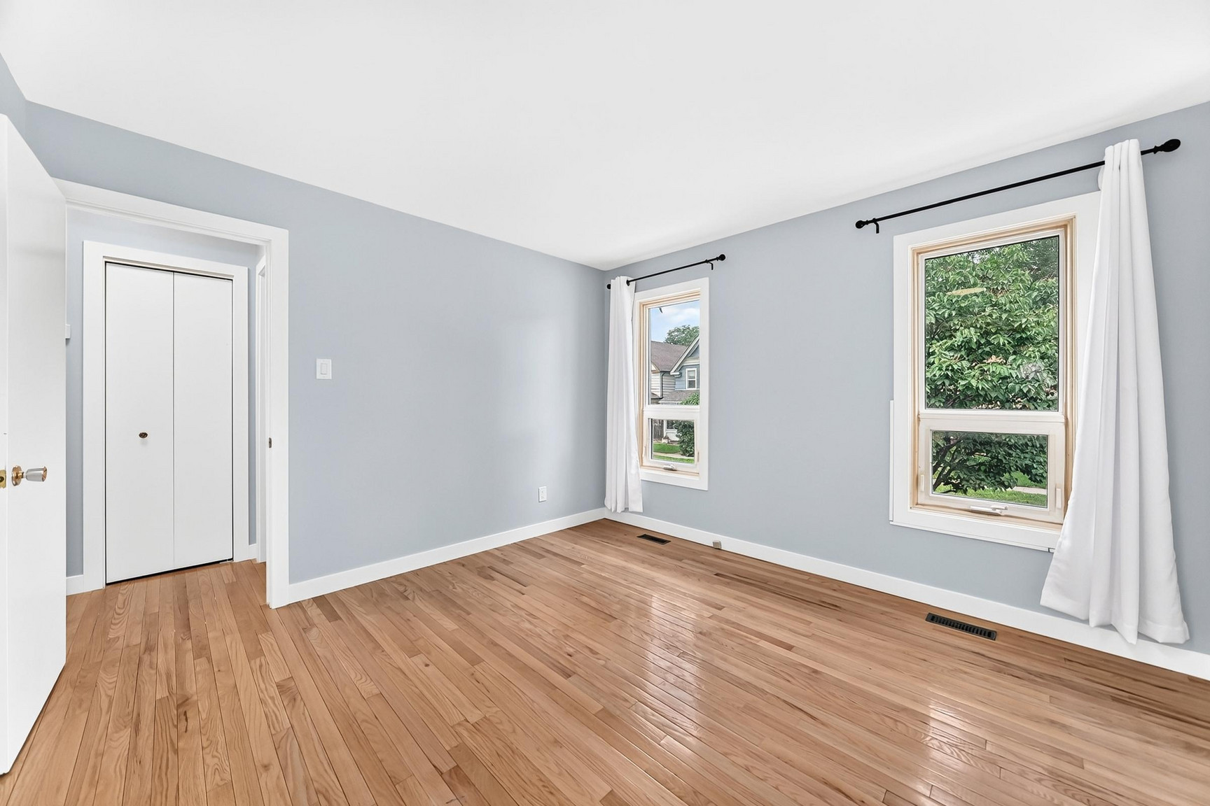 64 Riverton Avenue - 1 - Photo 9