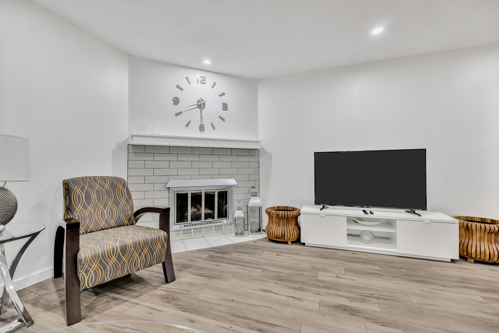 239 Oakview Avenue - 1 - Photo 2
