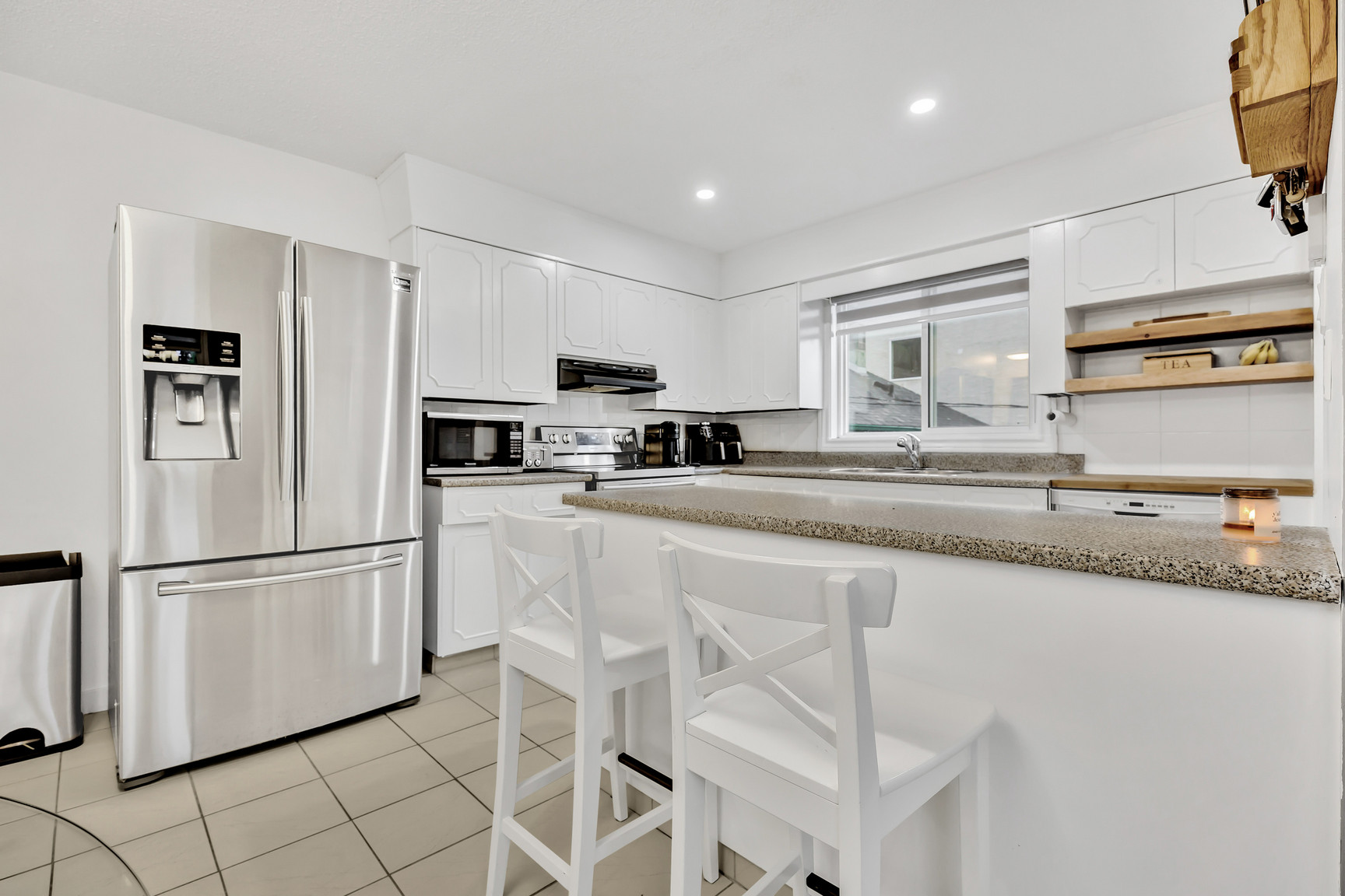 239 Oakview Avenue - 1 - Photo 4
