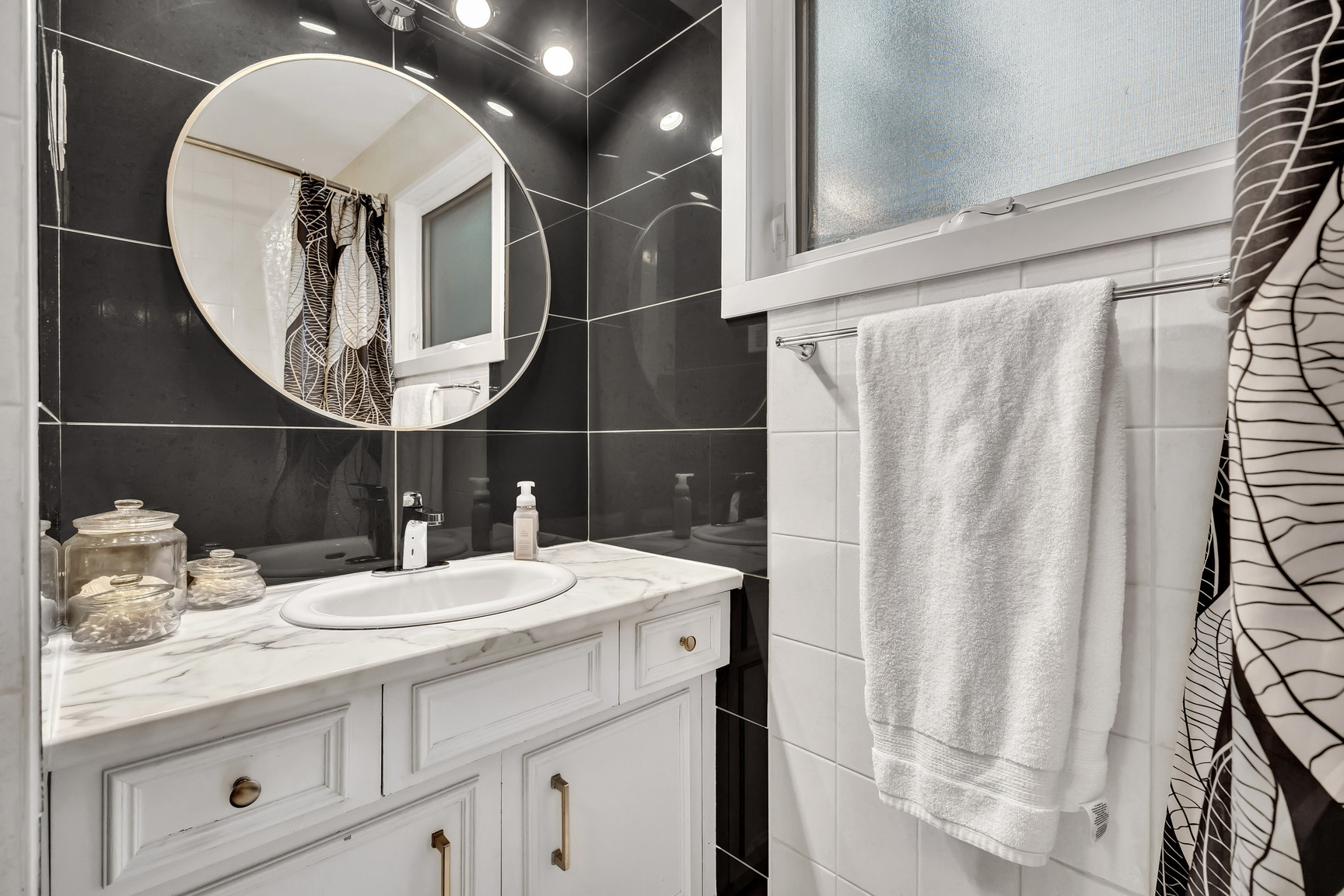 239 Oakview Avenue - 1 - Photo 7