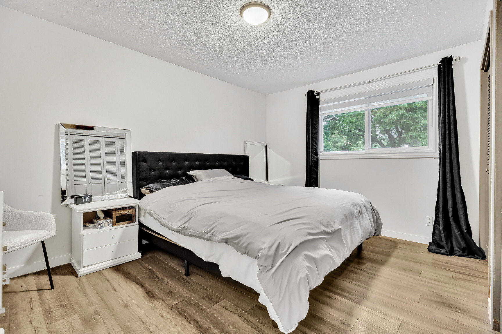 239 Oakview Avenue - 1 - Photo 9