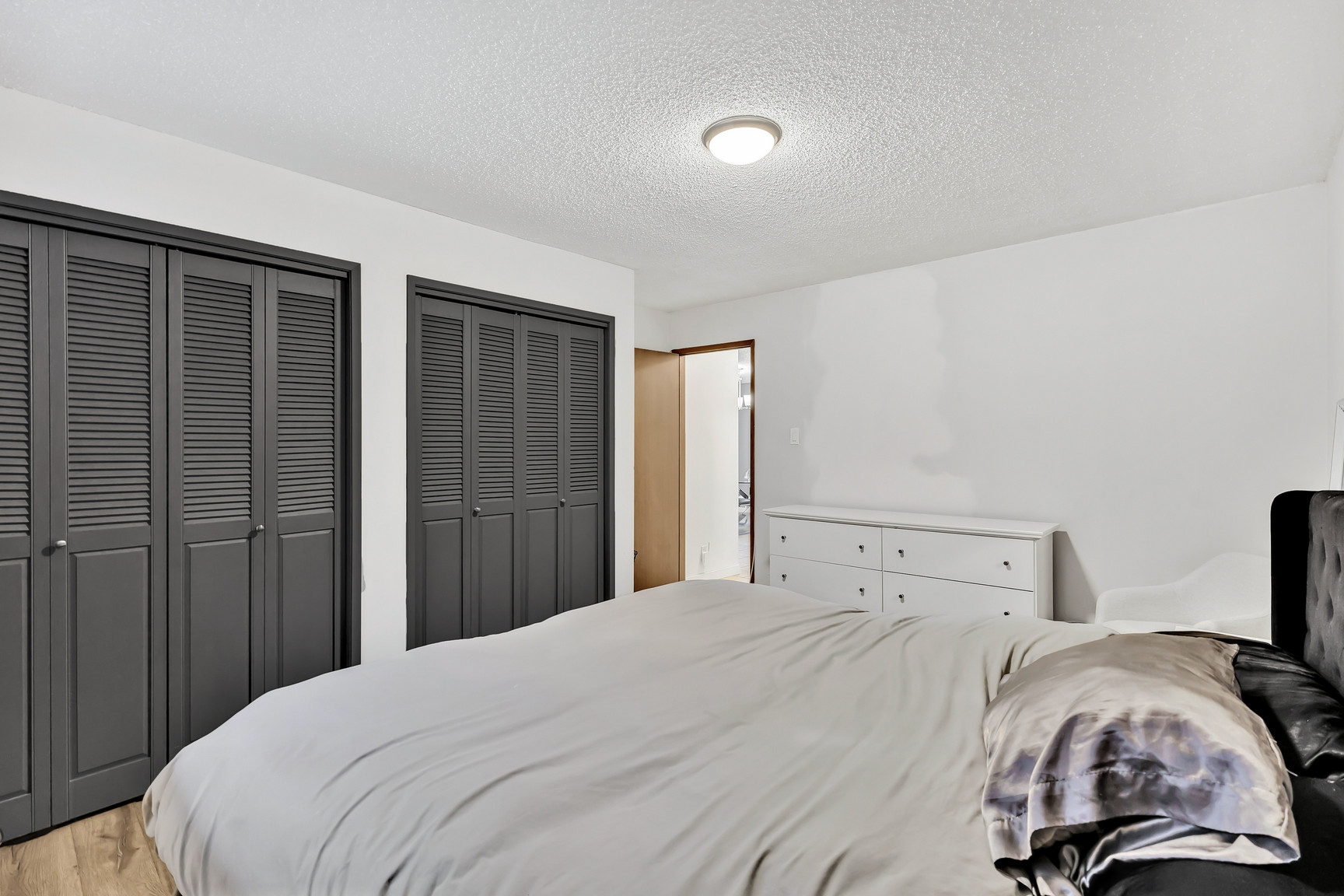 239 Oakview Avenue - 1 - Photo 10
