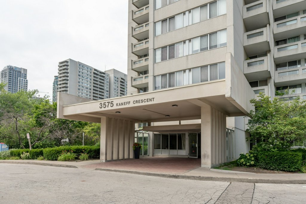 3575 Kaneff Crescent - Photo 4