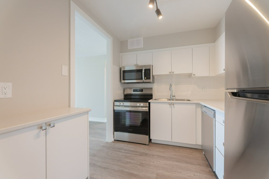 3575 Kaneff Crescent - Photo 6