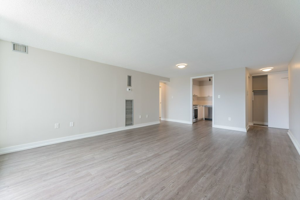 3575 Kaneff Crescent - Photo 32