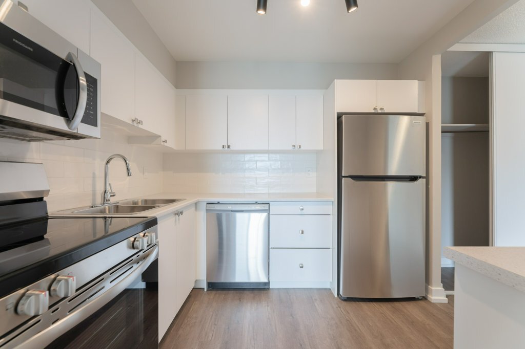 3575 Kaneff Crescent - Photo 44