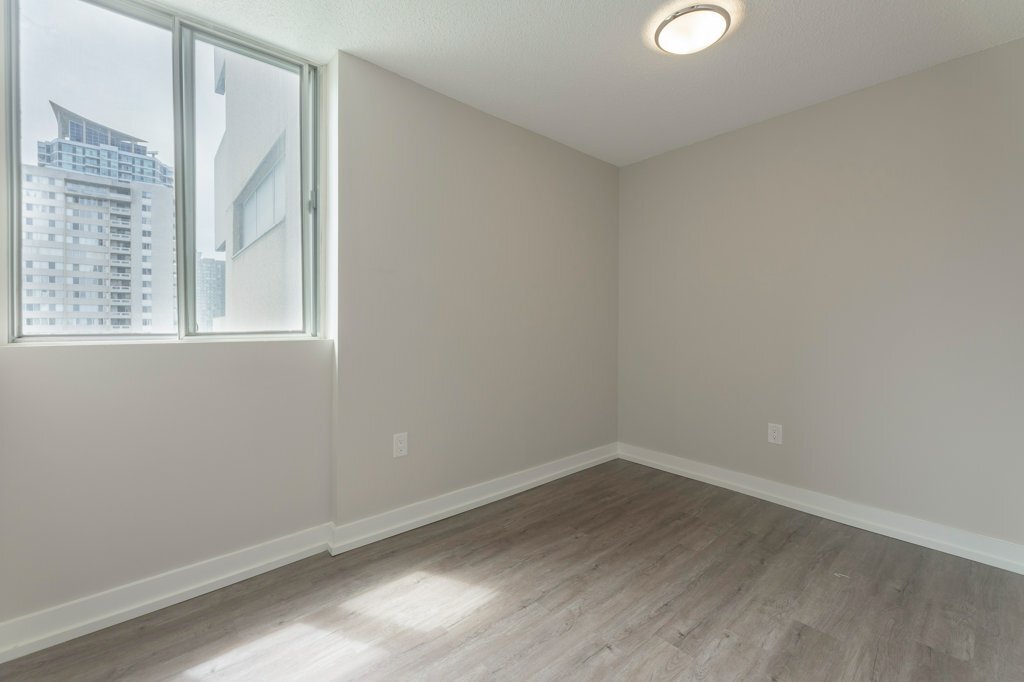 3575 Kaneff Crescent - Photo 56