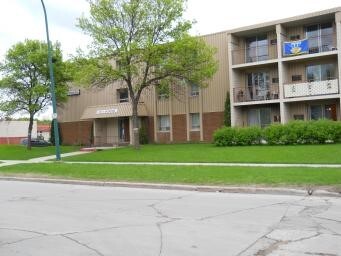 1075 Andrews Street - Photo 3