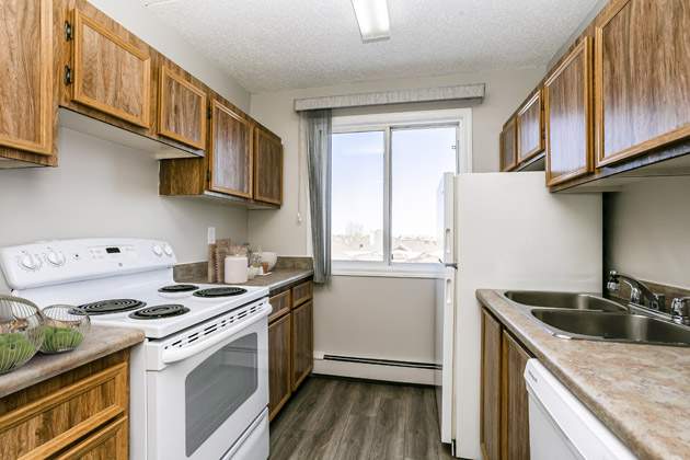 Summit Square & Summit Court Apartments Leduc - Photo 2