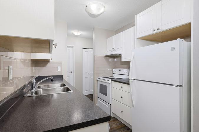 Viscount Villa Apartments - Photo 2