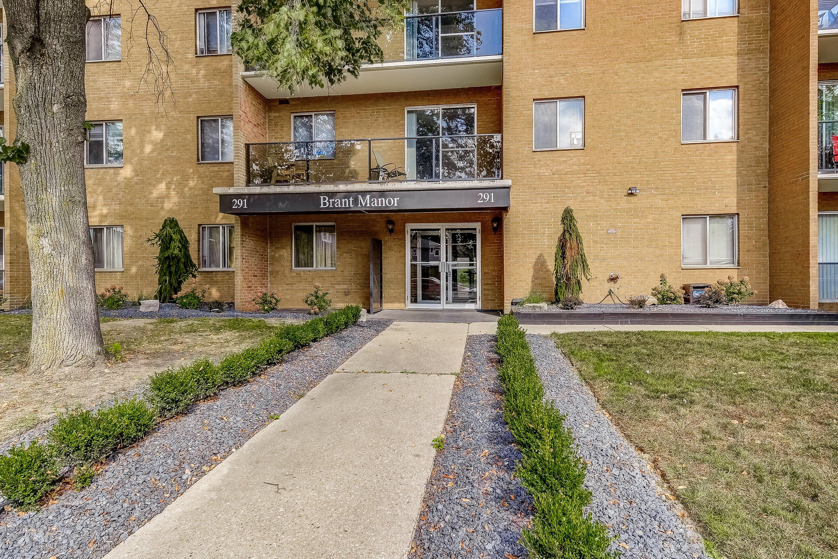 Brant Manor Residences - Photo 6