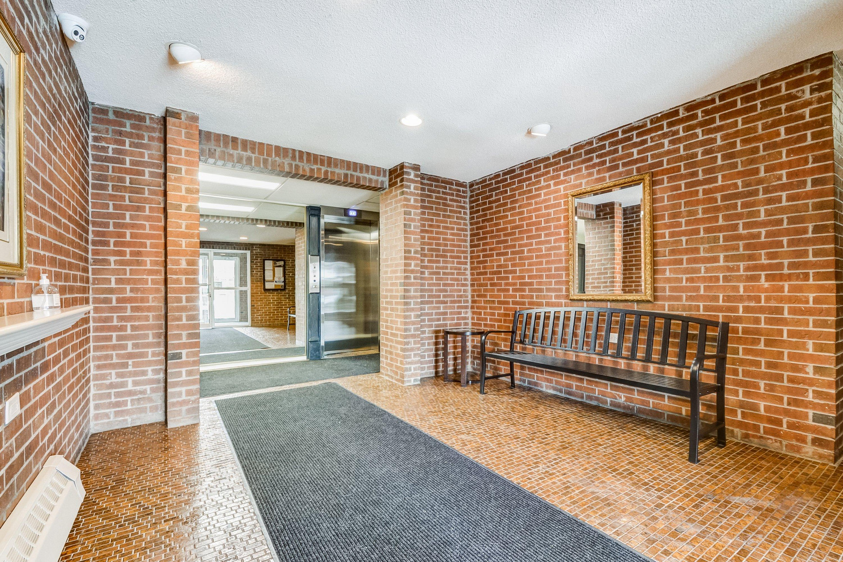 Brant Manor Residences - Photo 10