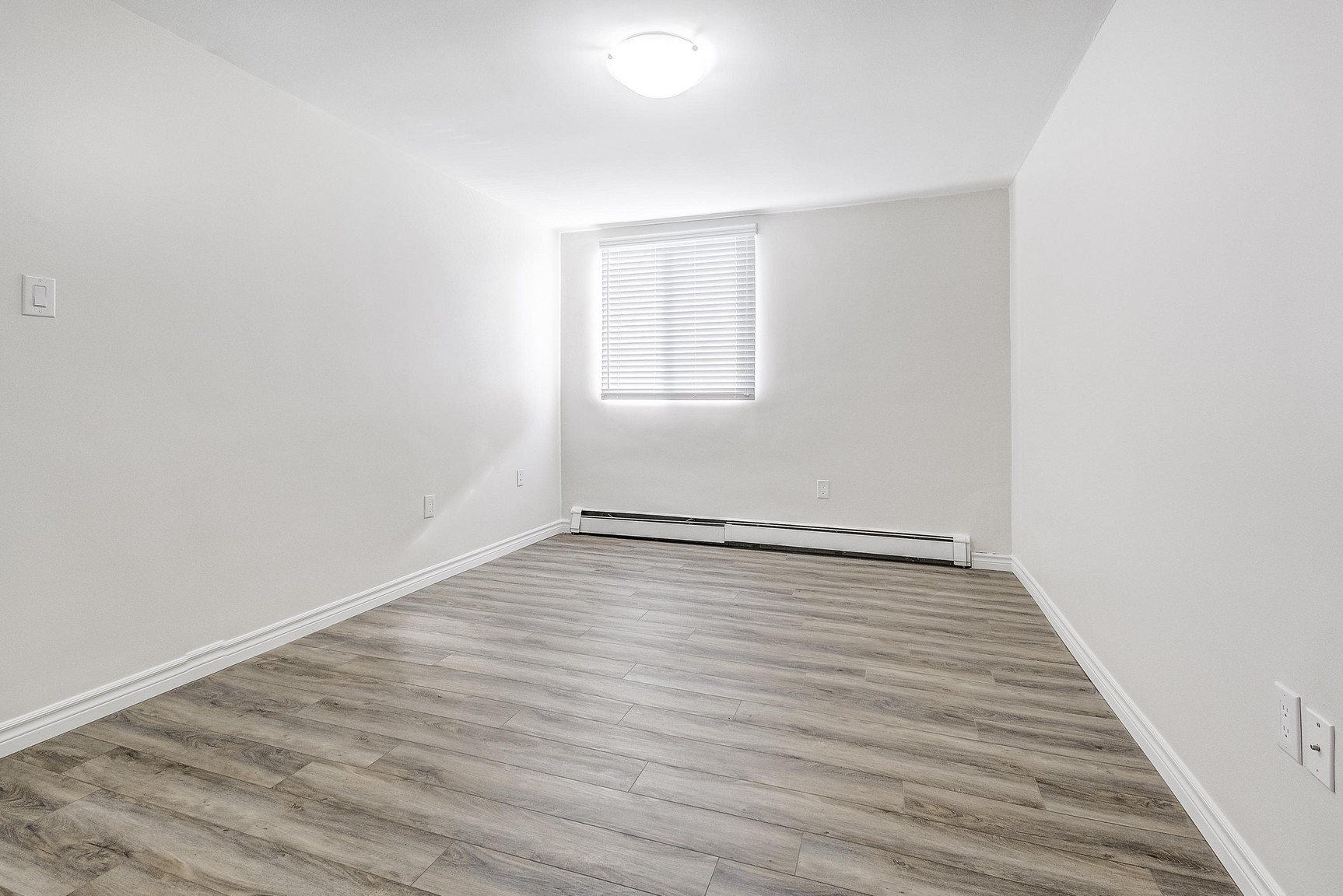Brant Manor Residences - Photo 44