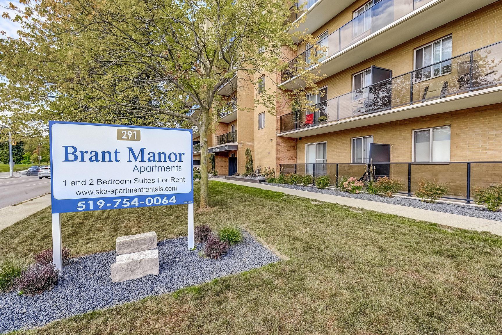 Brant Manor Residences - Photo 4