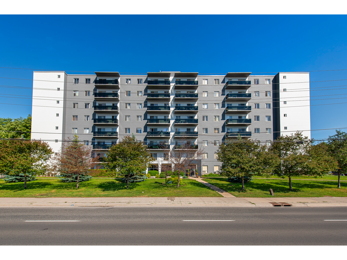 1301 Dundas Street W