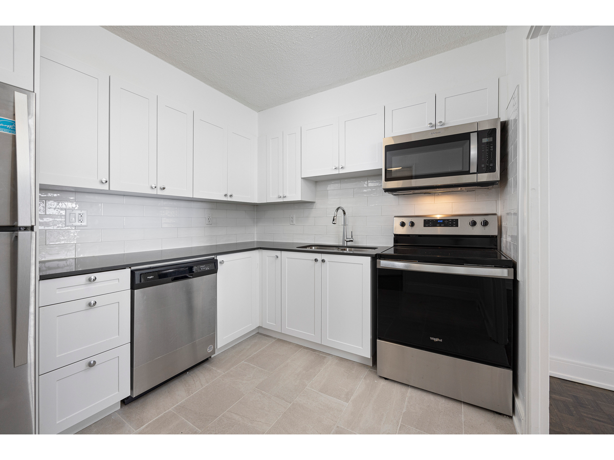 2445 The Collegeway - Photo 17