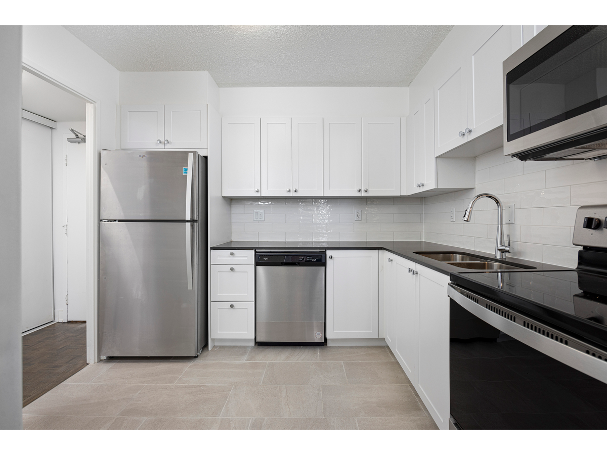 2445 The Collegeway - Photo 19