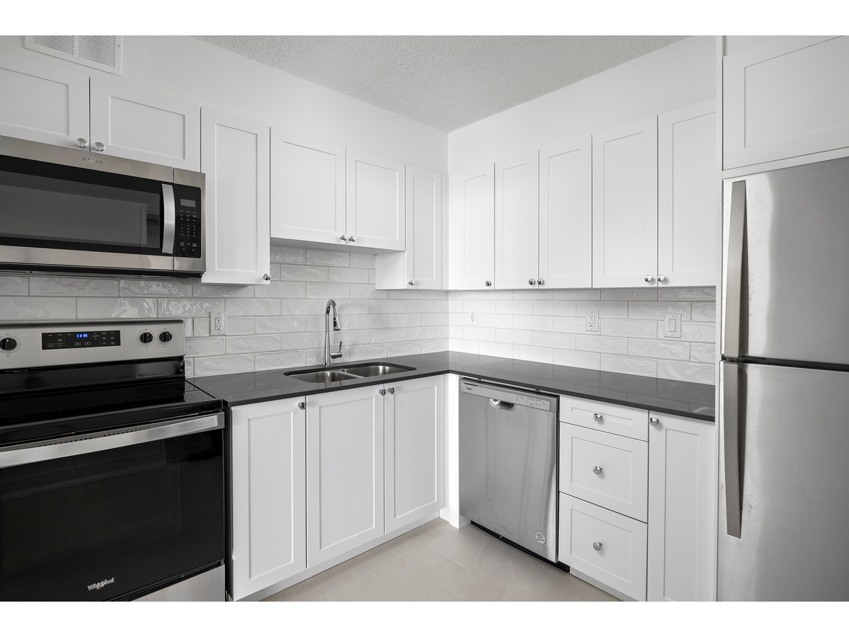 2445 The Collegeway - Photo 33