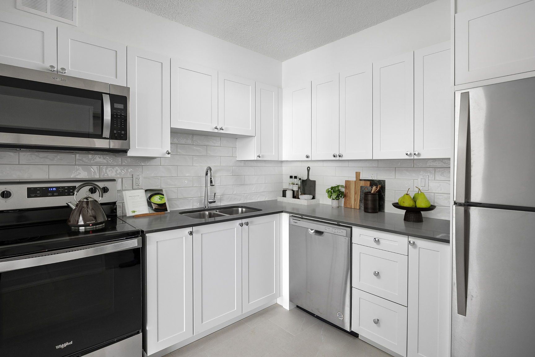 2445 The Collegeway - Photo 5